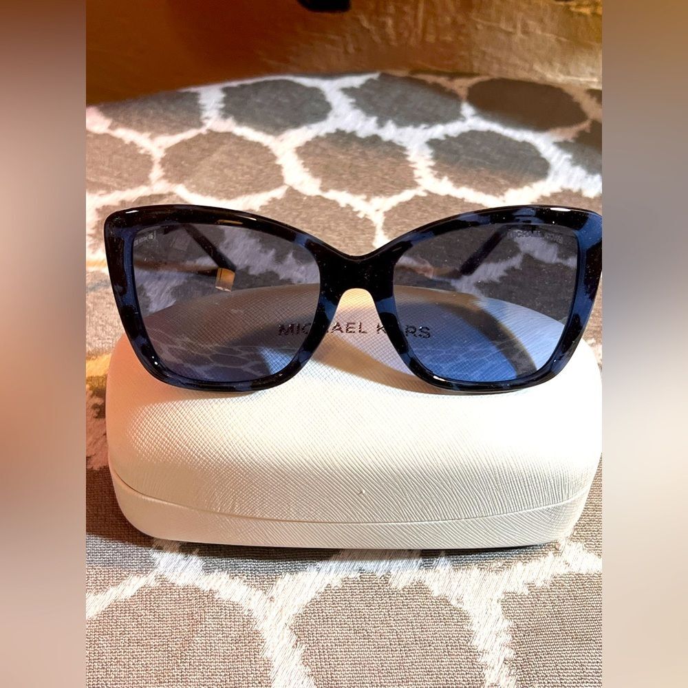 Michael Kors Blue NWT Sunglasses Full Inclusion 
Gorgeous blue/gray case box tag